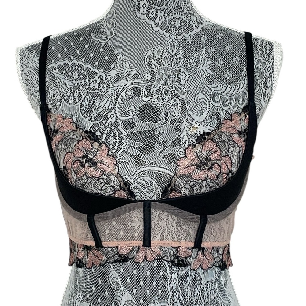 Victoria’s Secret Very Sexy black and mauve‎ lace floral sheer bra. Size 34C